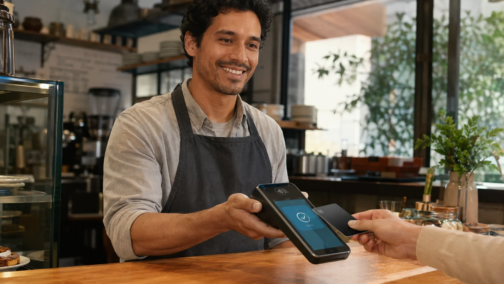 Pagamento por aproximação em uma operação comercial